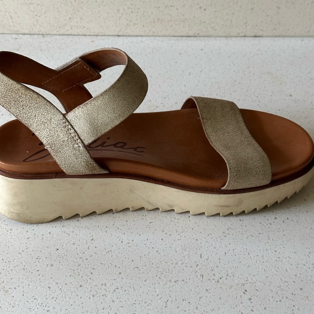 Sandals - Picture 3 of 4